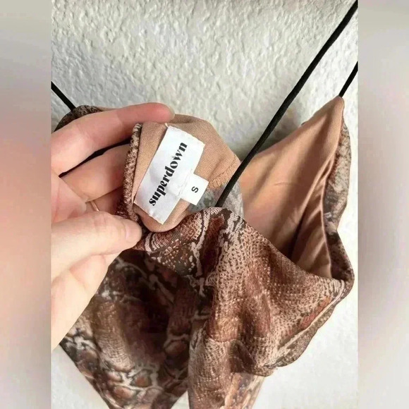 SUPERDOWN mesh cami snake top - Picture 6 of 6